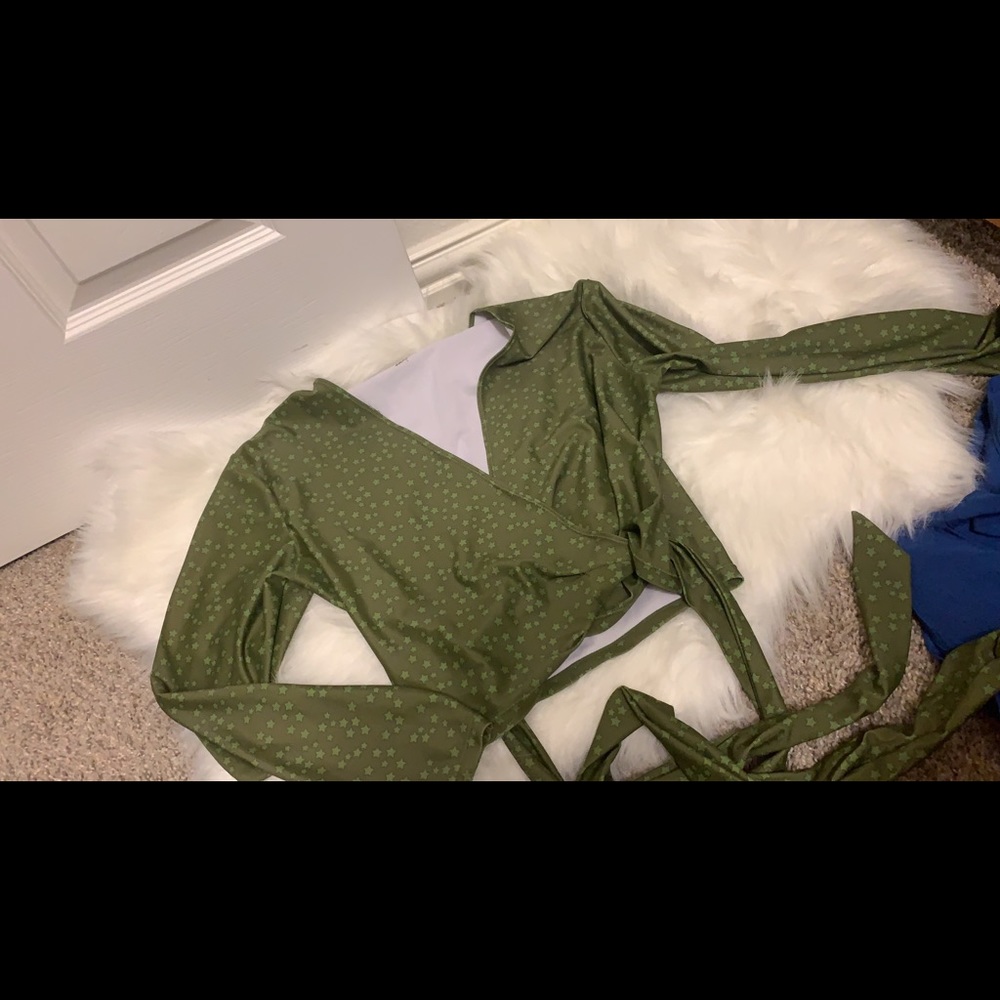 Kortni Jeane Rashguard Top in Green Stars LRG